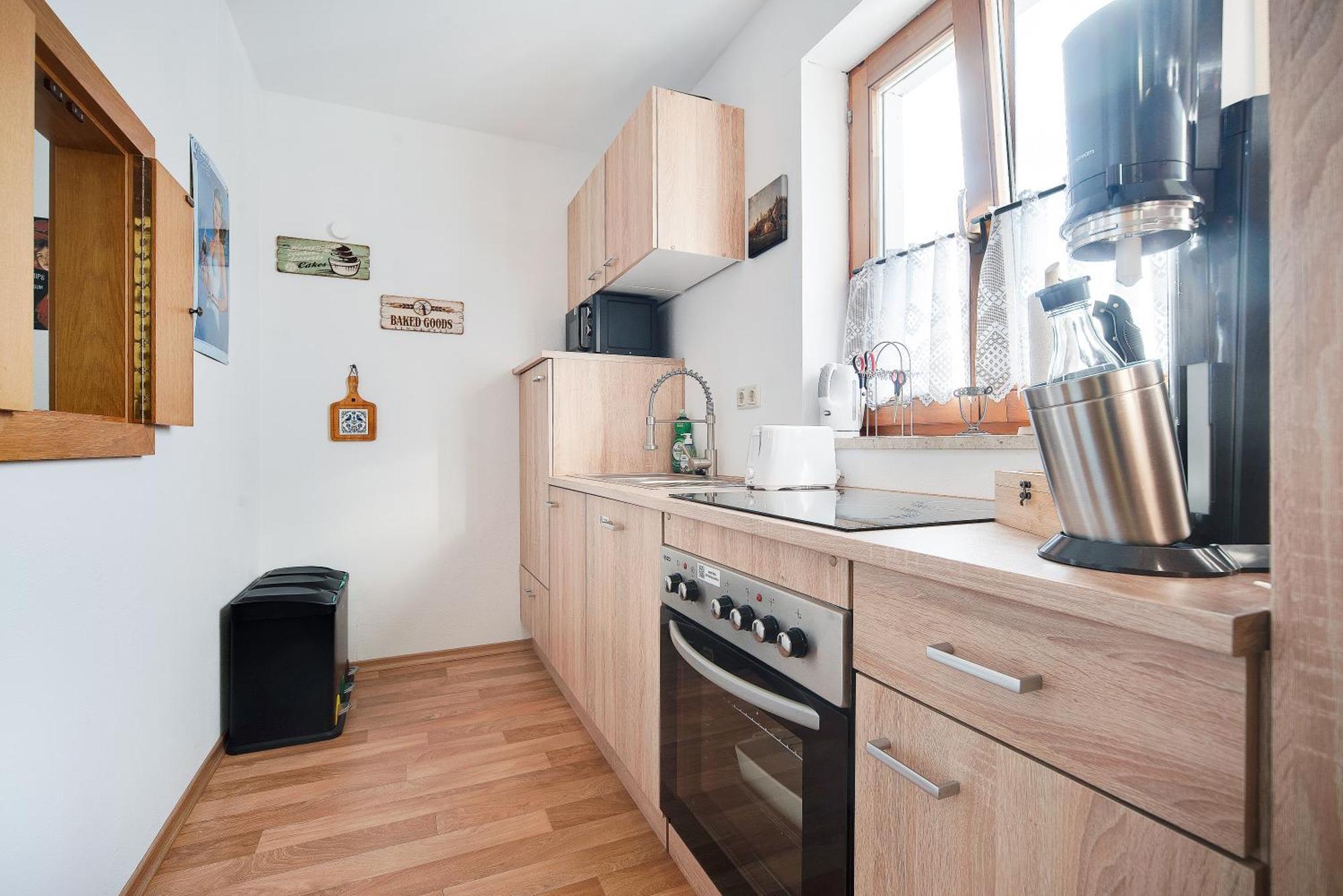 Apartament Fewo-lavees Moderne Zentrale Nahe Omv Wacker Kliniken Burg -eigener Eingang-schluesselloser Check In *