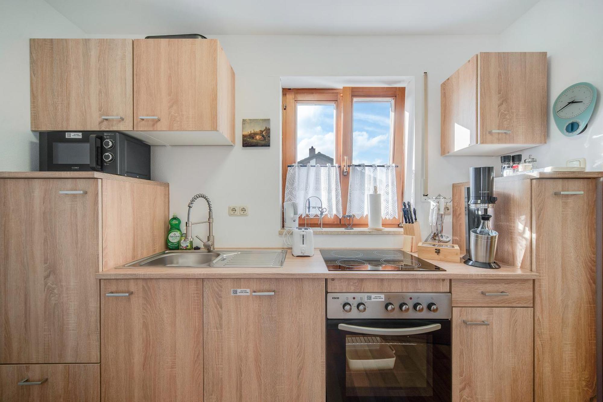 Apartament Fewo-lavees Moderne Zentrale Nahe Omv Wacker Kliniken Burg -eigener Eingang-schluesselloser Check In *