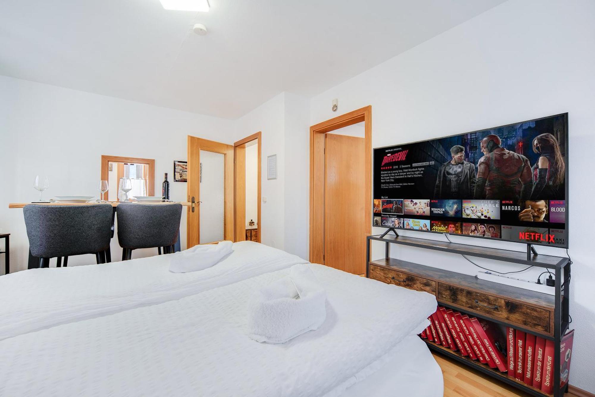 Fewo-lavees Moderne Zentrale Nahe Omv Wacker Kliniken Burg -eigener Eingang-schluesselloser Check In Apartament