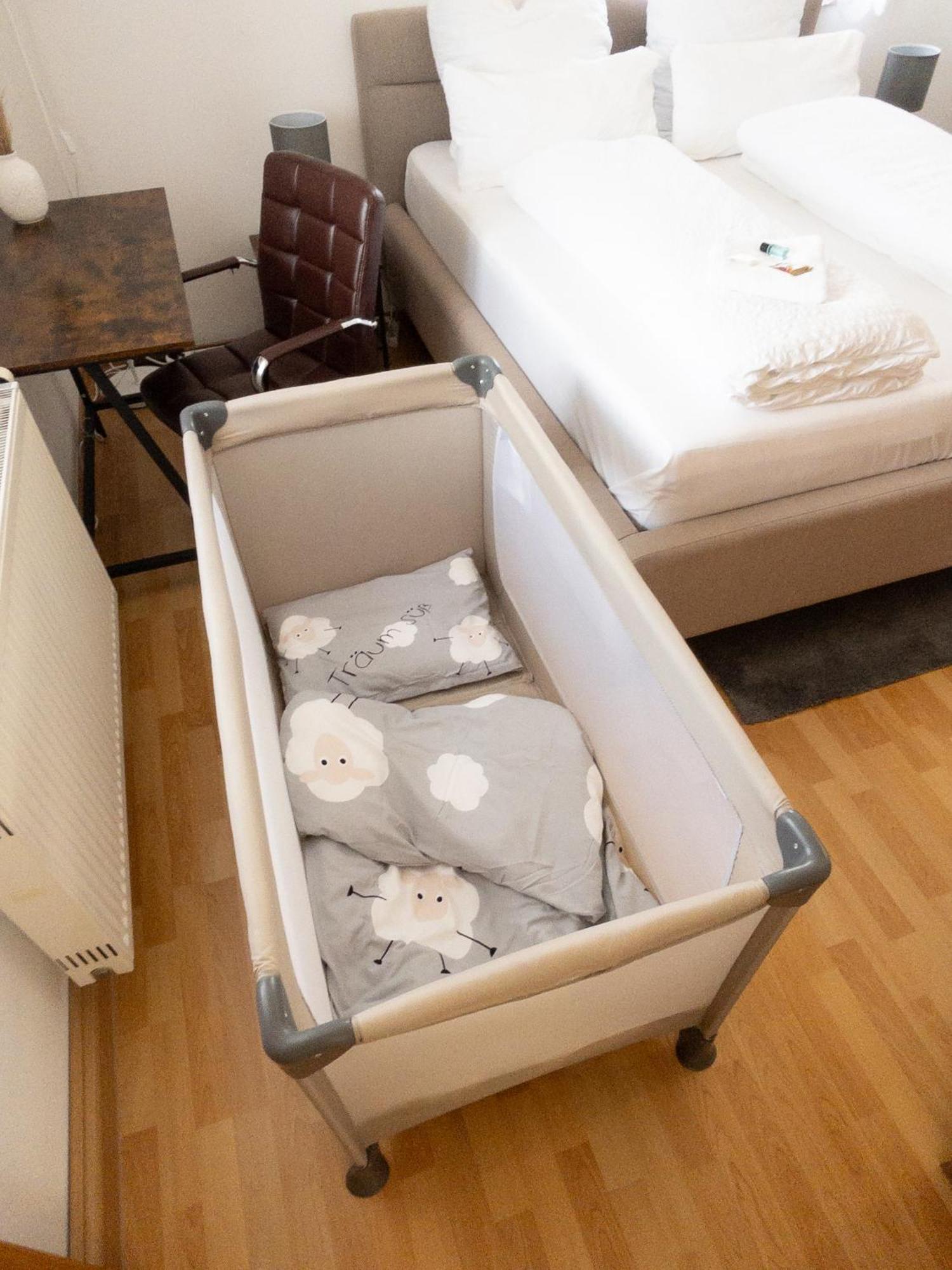 Apartment Fewo-lavees Moderne Zentrale Nahe Omv Wacker Kliniken Burg -eigener Eingang-schluesselloser Check In