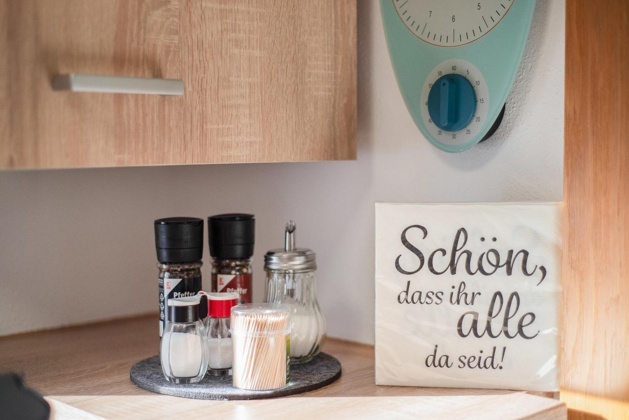 Fewo-lavees Moderne Zentrale Nahe Omv Wacker Kliniken Burg -eigener Eingang-schluesselloser Check In Apartment