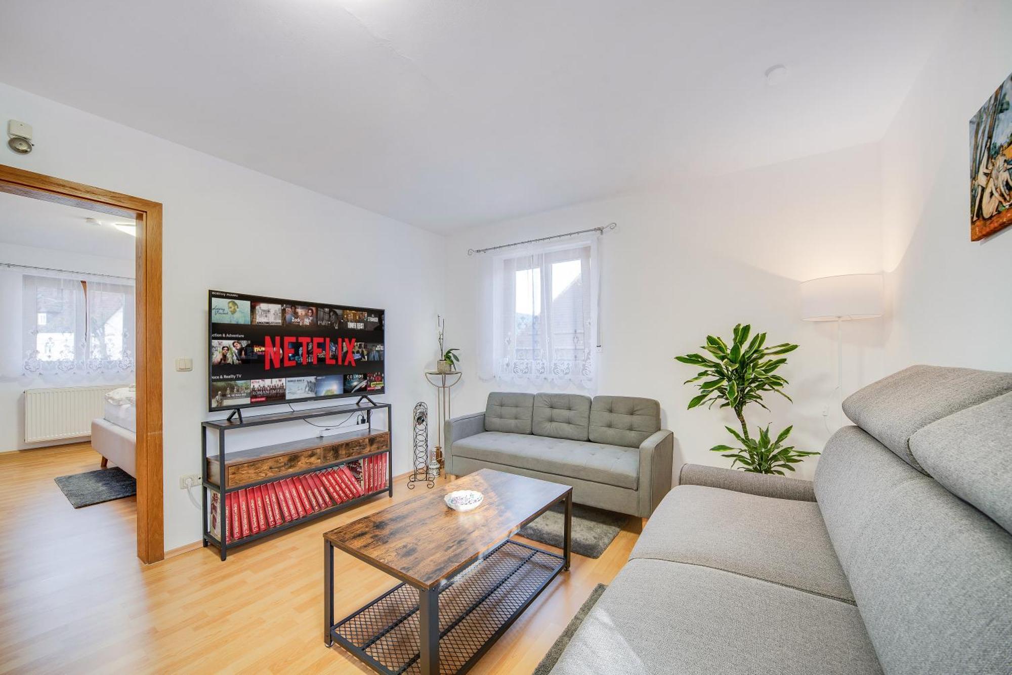 Apartment Fewo-lavees Moderne Zentrale Nahe Omv Wacker Kliniken Burg -eigener Eingang-schluesselloser Check In *