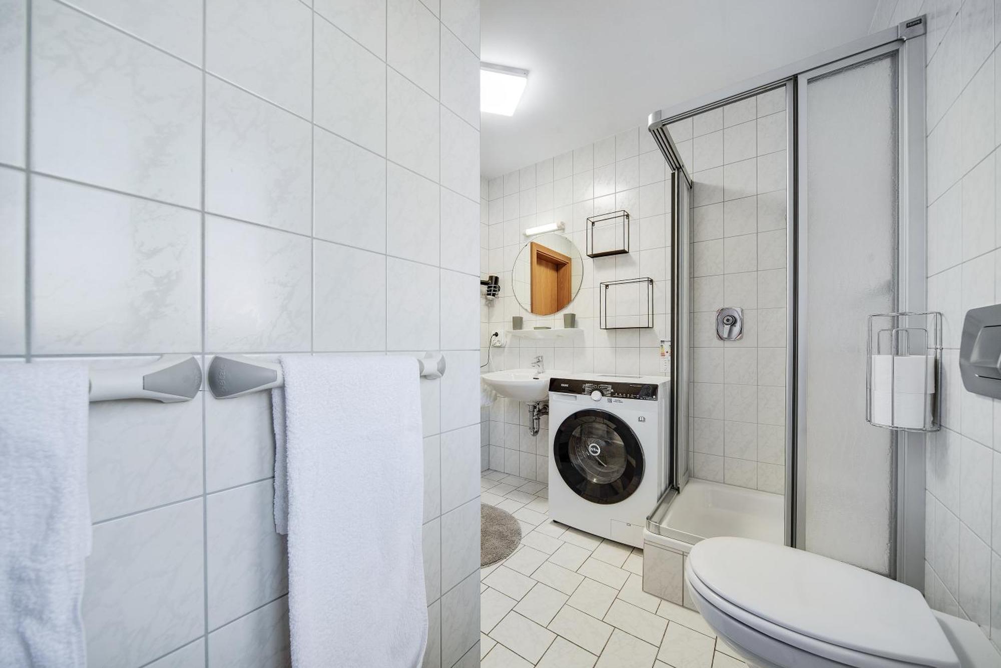 Apartment Fewo-lavees Moderne Zentrale Nahe Omv Wacker Kliniken Burg -eigener Eingang-schluesselloser Check In Burghausen