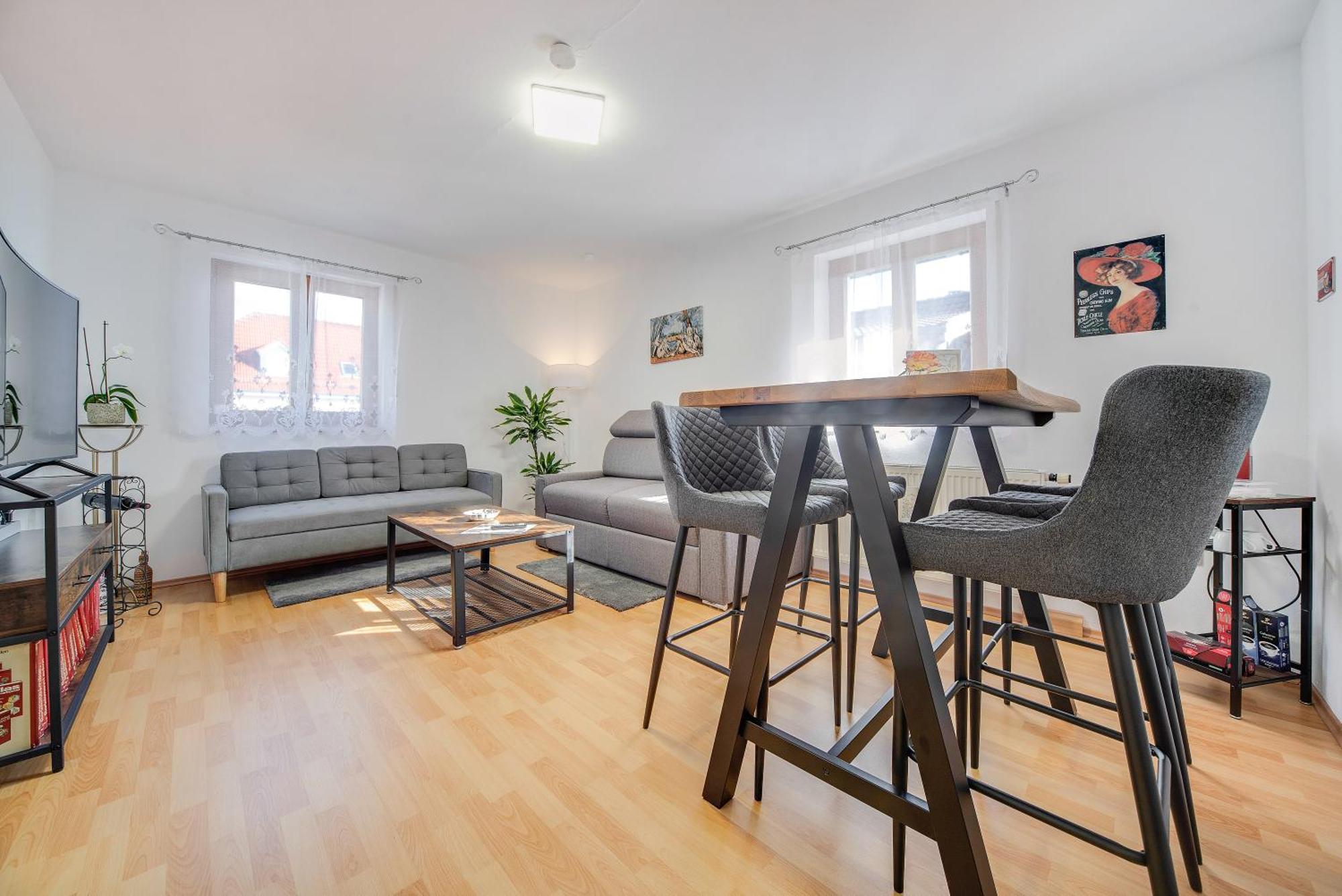 Apartment Fewo-lavees Moderne Zentrale Nahe Omv Wacker Kliniken Burg -eigener Eingang-schluesselloser Check In *